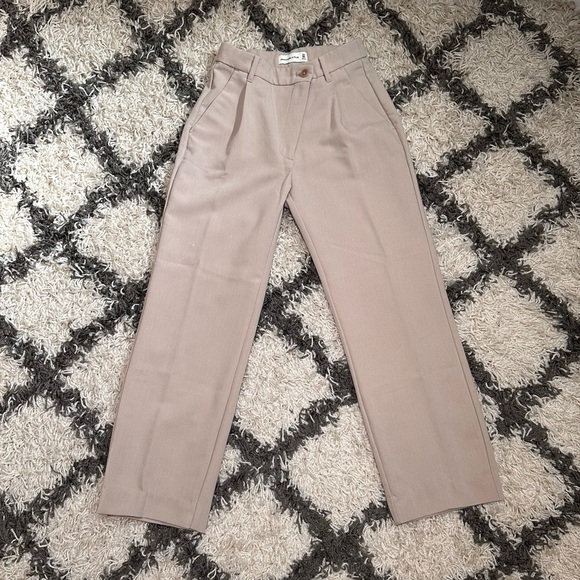 NWOT A&F Tailored Relaxed Straight Pant w/ Criss Cross Waist in Light Taupe - Picture 5 of 7